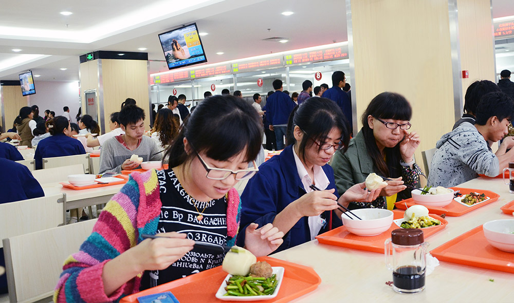 整洁的员工餐厅