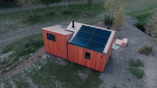 De eerste hide&b cabin van bovenaf gezien