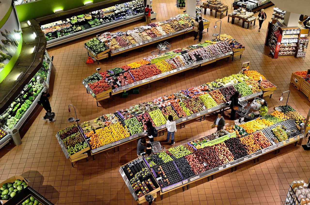 In the case of retailers, in addition to the relevant changes in recycling, they will have to set up zones and inventory to meet these demands, while manufacturers will have to work out how to increase the percentage of recycled plastic.