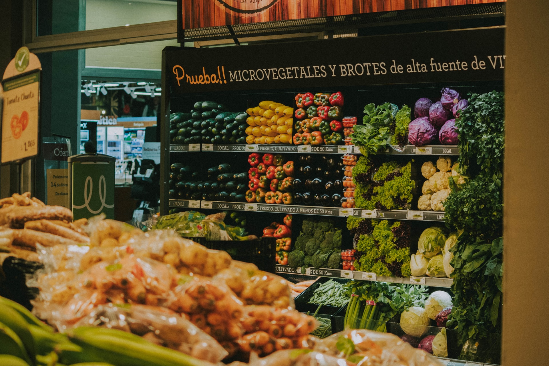 The larger retailers must offer up to seven different types of packaging and dedicate part of their space to bulk sales so that consumers will be able to store goods in their own bags or containers, bottles included.