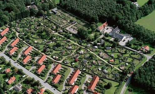 Even with such liberties embedded in the design, the gardens have some consistencies, particularly a preference for clipped over unclipped hedges, which make them a symbol of pride as well as history.